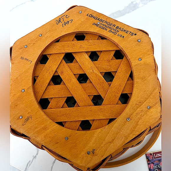 Vintage 1997 & Rare Longerberger Red Snowflake Basket with 2 Liners - Picture 3 of 3